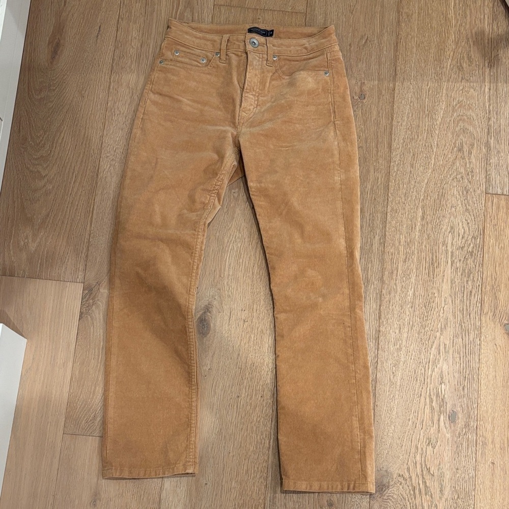 Women’s Vineyard Vines corduroy pants, size 25